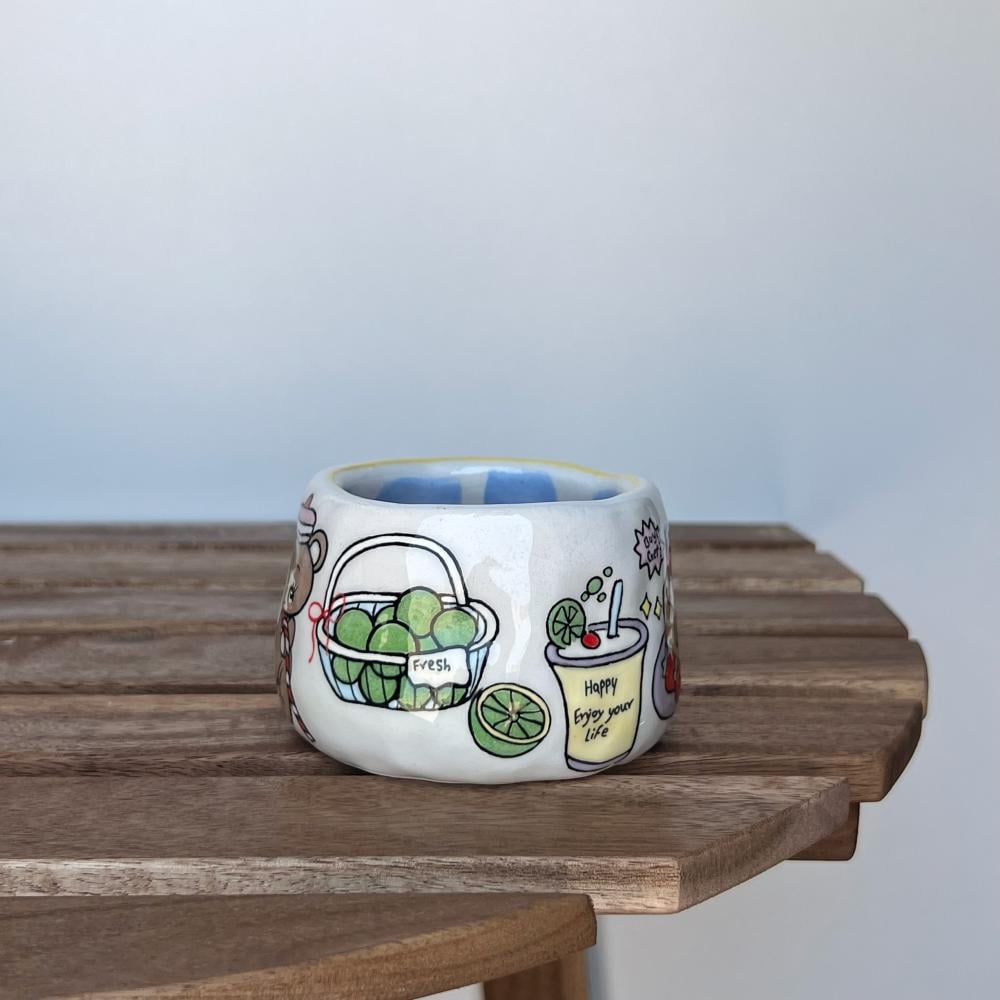 A bowl for yogurt and oats 1