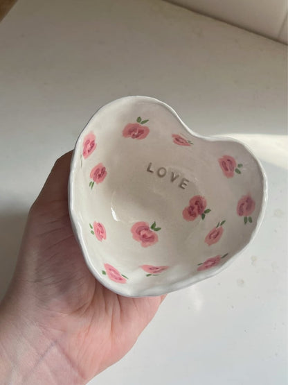 كوب قلب وورد