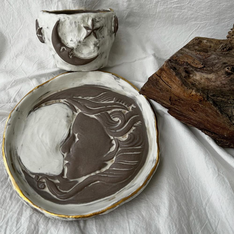 ‏Magic Crescent Cup and plate Set